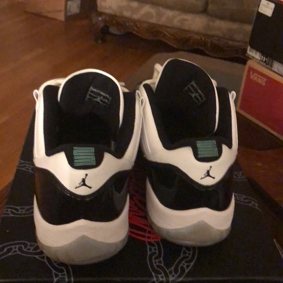 Jordan 11’s low top - Picture 3 of 3